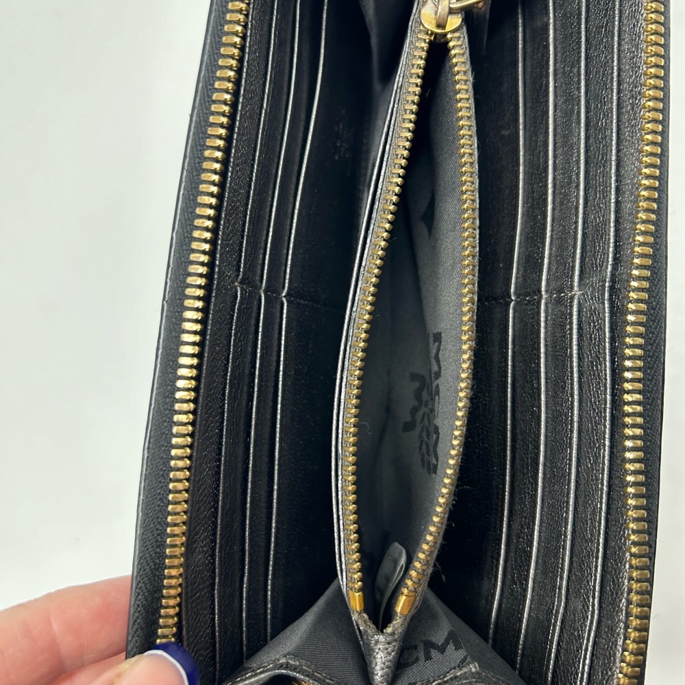 MCM Black Patent Leather Zip-Around Wallet with Gold Plaque - Picture 5 of 6